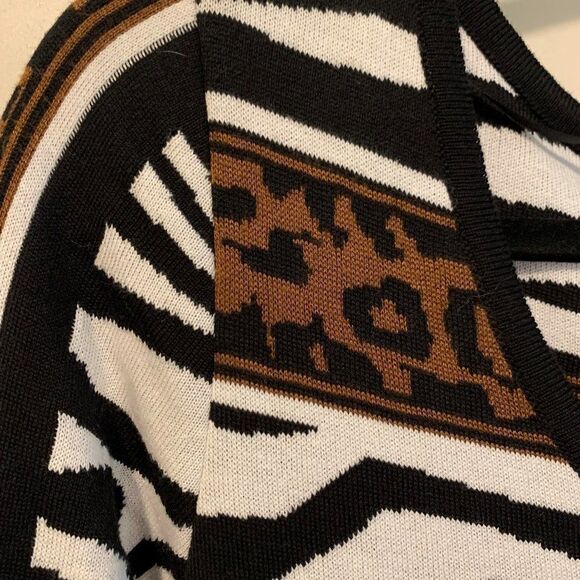 TricottoĀ szāsmal,l knit kneeālength dress, animal print, EUC, trending,āc⦠- Picture 5 of 15